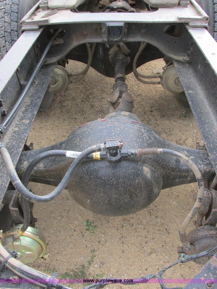 image for item I2518 1987 International F9370 semi truck