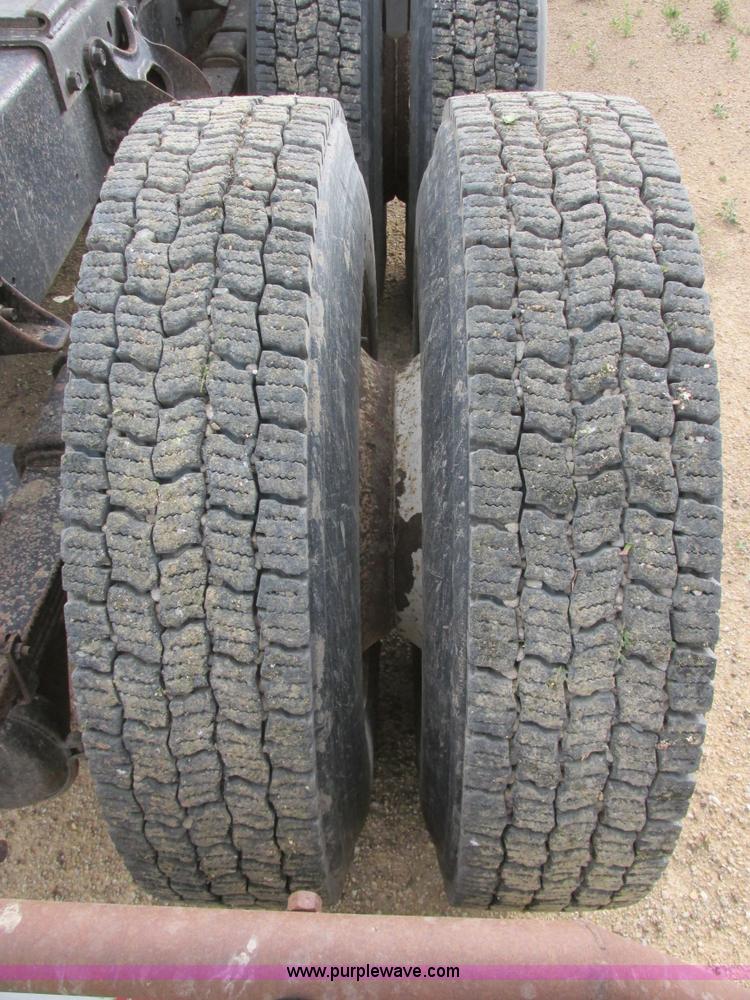 image for item I2518 1987 International F9370 semi truck