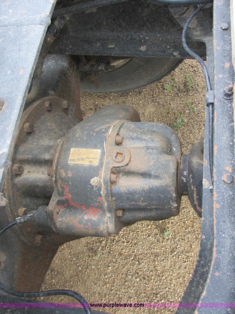 image for item I2518 1987 International F9370 semi truck