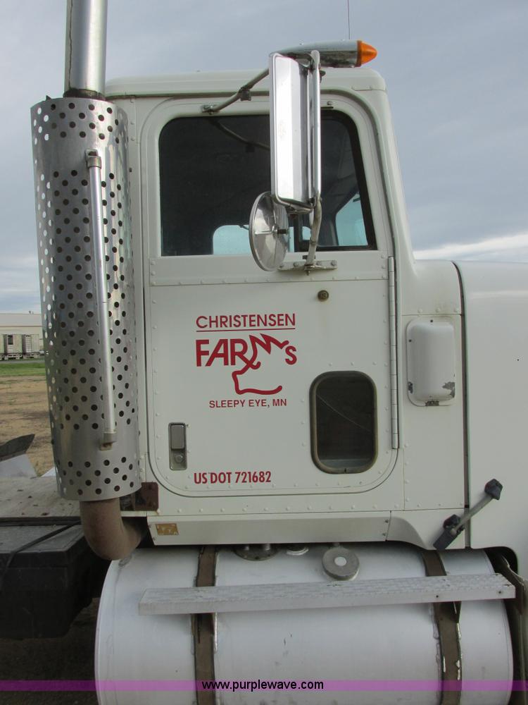 image for item I2518 1987 International F9370 semi truck