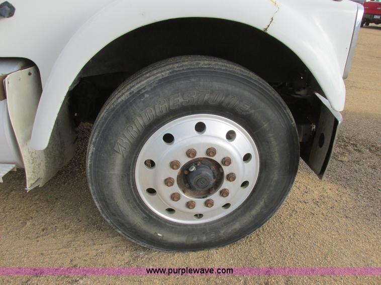 image for item I2518 1987 International F9370 semi truck