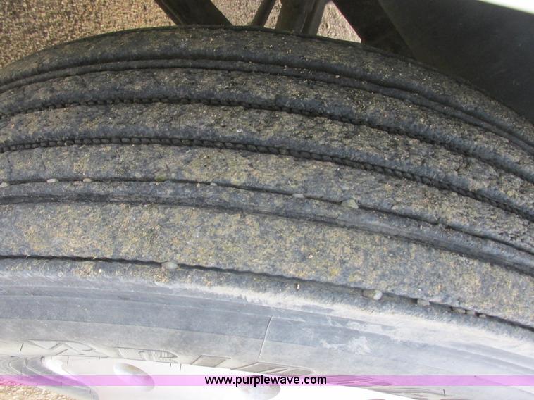 image for item I2518 1987 International F9370 semi truck