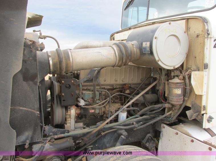 image for item I2518 1987 International F9370 semi truck