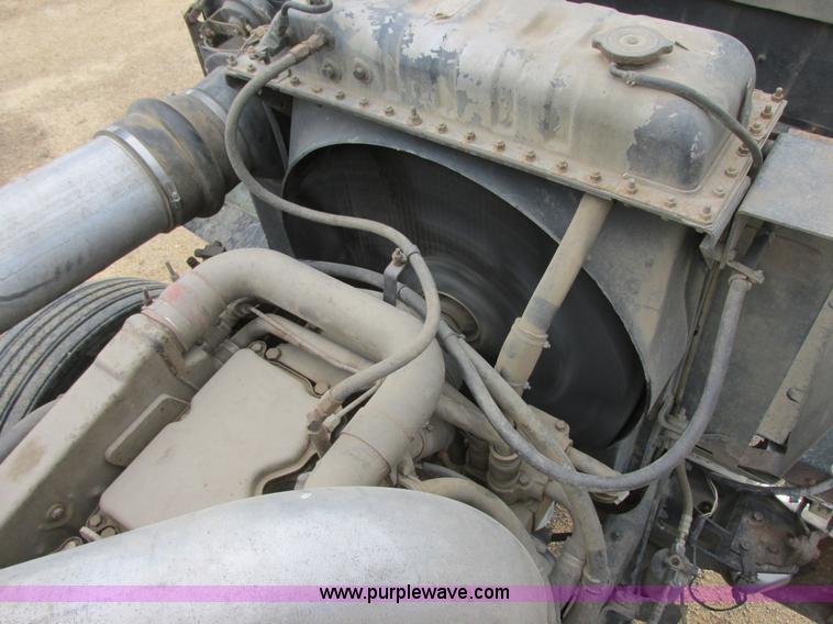 image for item I2518 1987 International F9370 semi truck