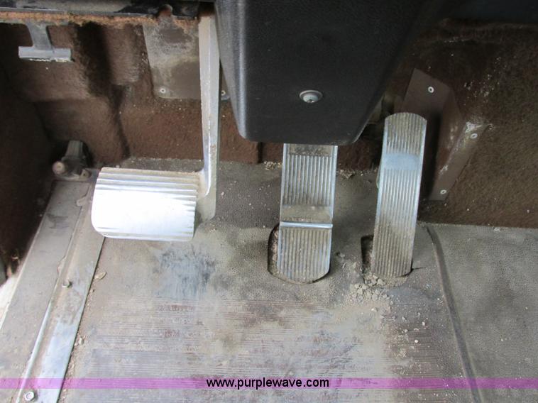 image for item I2518 1987 International F9370 semi truck