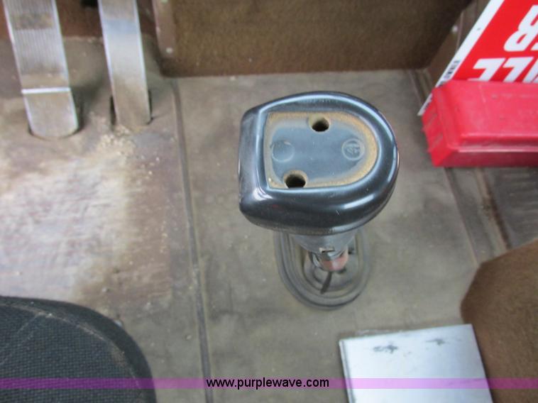 image for item I2518 1987 International F9370 semi truck