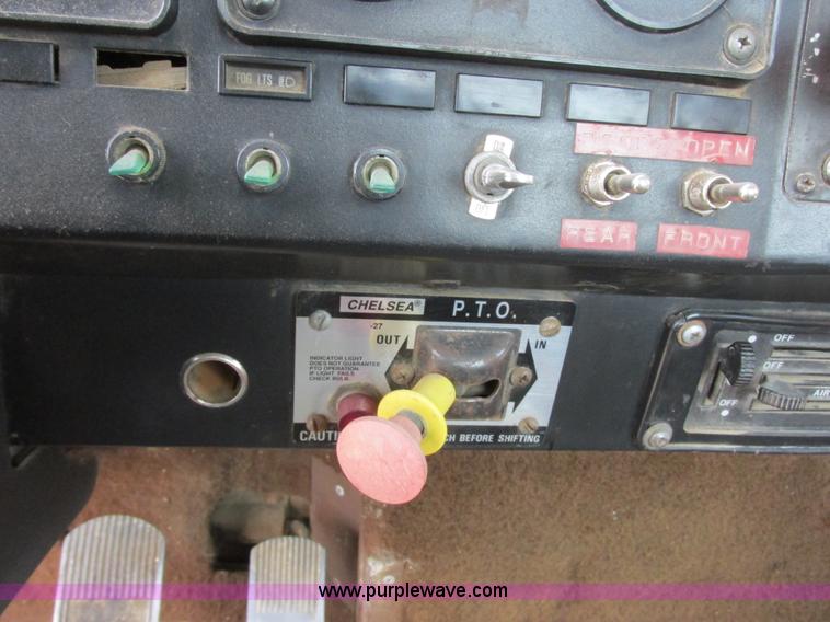 image for item I2518 1987 International F9370 semi truck