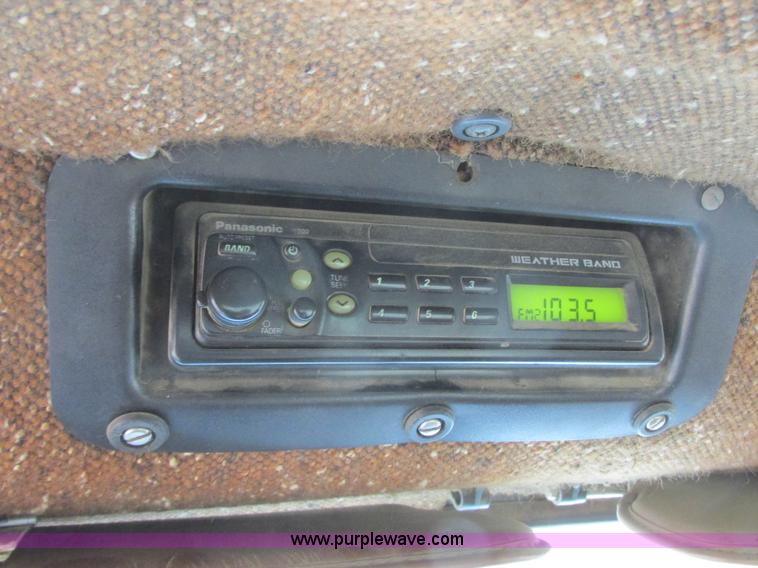 image for item I2518 1987 International F9370 semi truck