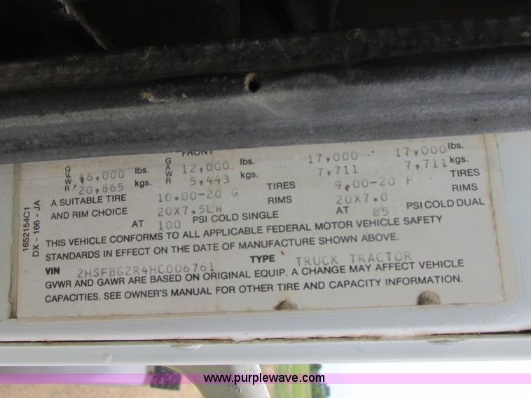 image for item I2518 1987 International F9370 semi truck