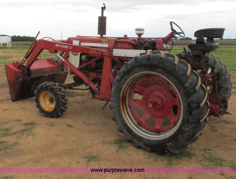 image for item I2519 Farmall 560 tractor