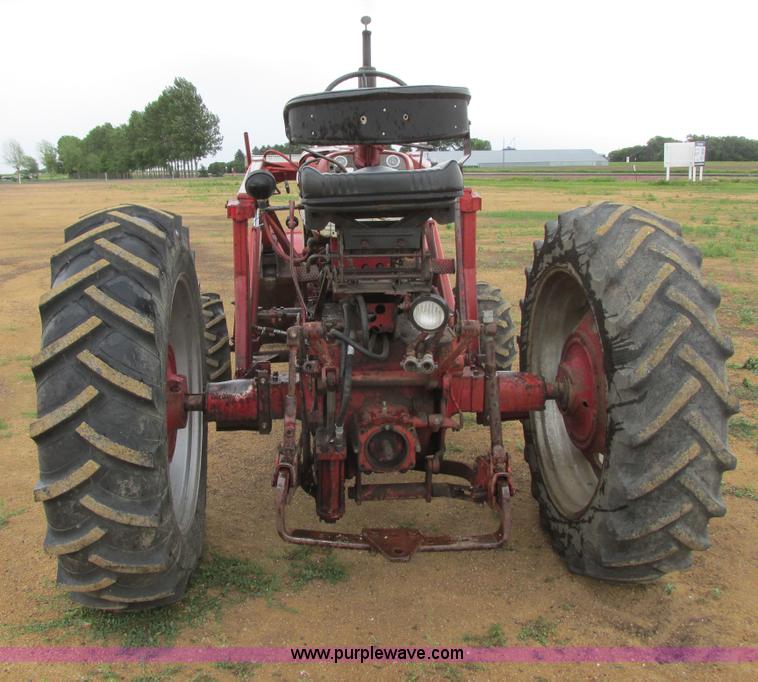 image for item I2519 Farmall 560 tractor