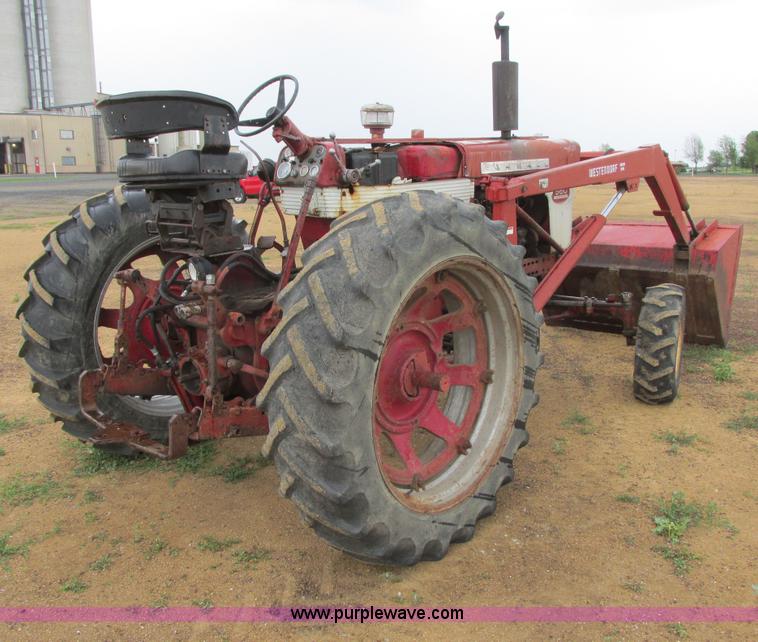 image for item I2519 Farmall 560 tractor