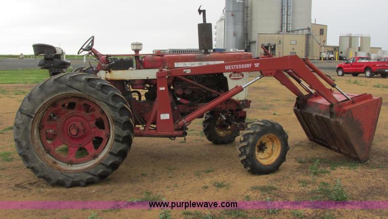 image for item I2519 Farmall 560 tractor