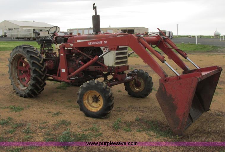 image for item I2519 Farmall 560 tractor