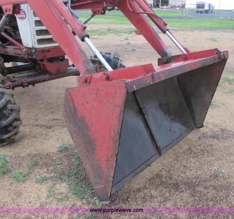 image for item I2519 Farmall 560 tractor