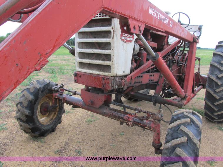 image for item I2519 Farmall 560 tractor