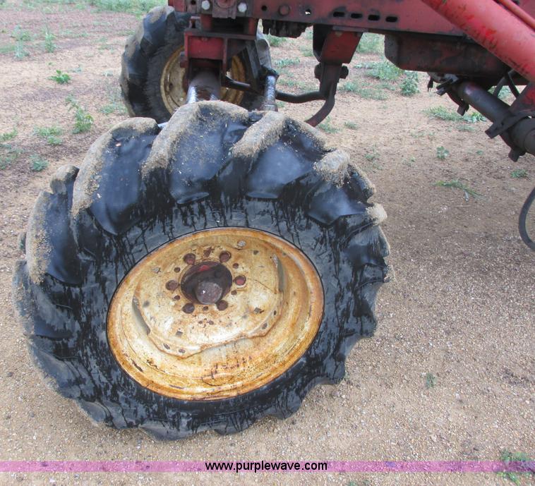 image for item I2519 Farmall 560 tractor