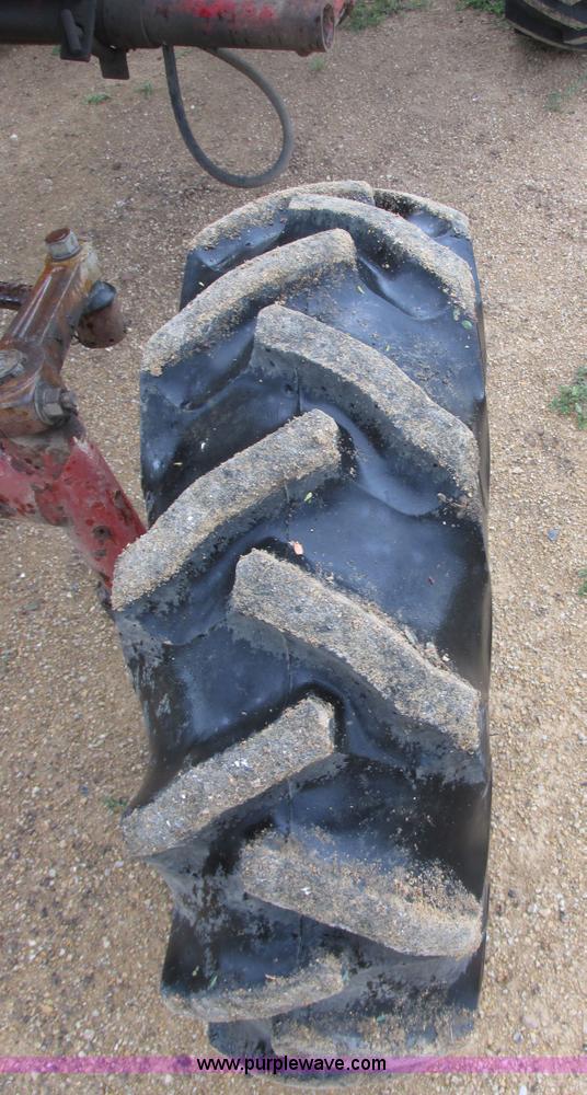 image for item I2519 Farmall 560 tractor