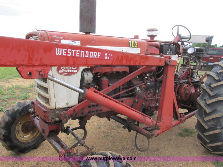 image for item I2519 Farmall 560 tractor