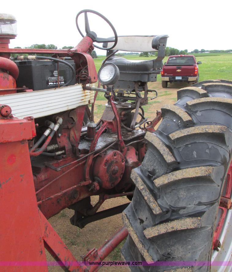 image for item I2519 Farmall 560 tractor