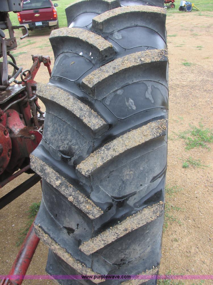 image for item I2519 Farmall 560 tractor