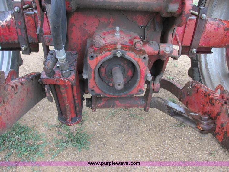 image for item I2519 Farmall 560 tractor