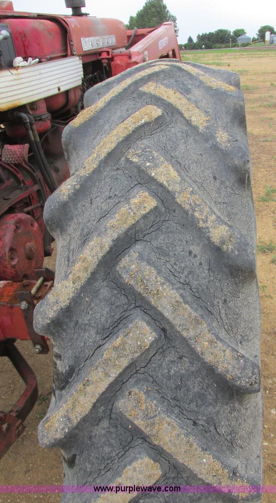 image for item I2519 Farmall 560 tractor