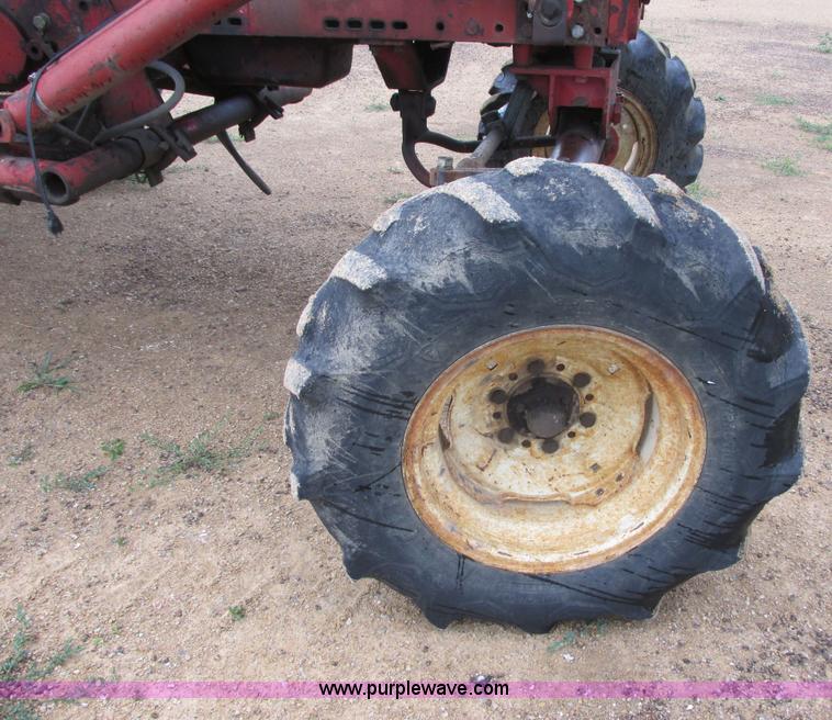 image for item I2519 Farmall 560 tractor