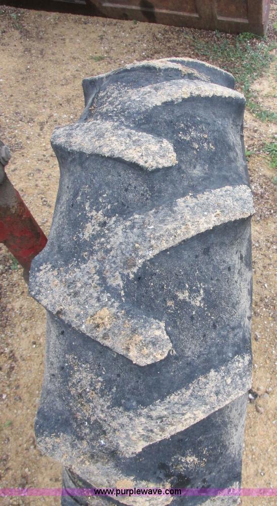 image for item I2519 Farmall 560 tractor