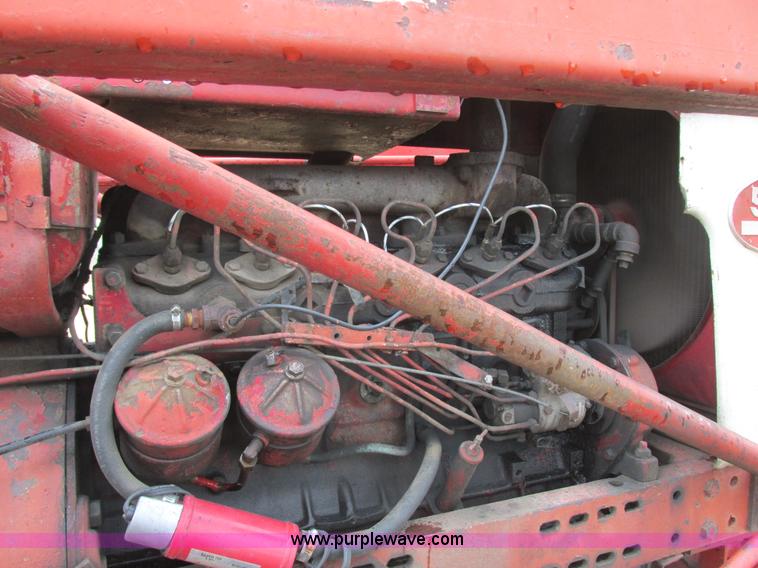 image for item I2519 Farmall 560 tractor