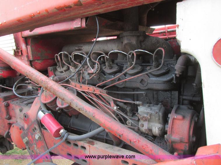 image for item I2519 Farmall 560 tractor