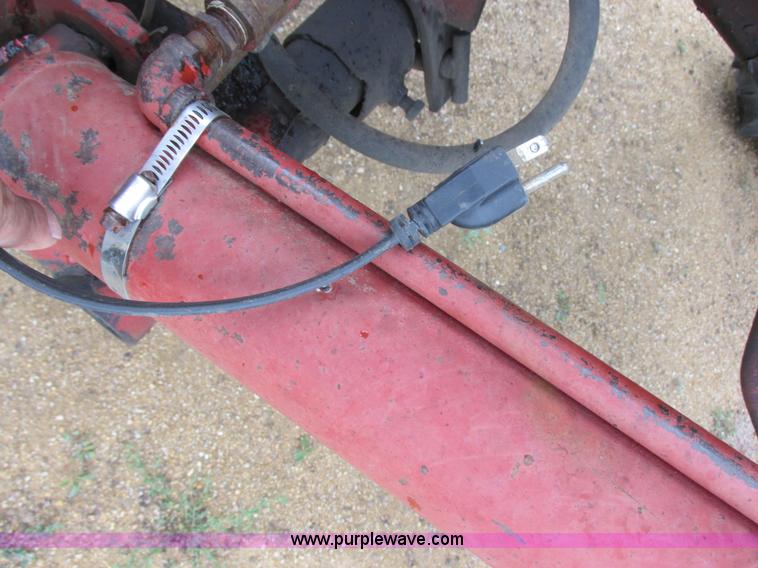 image for item I2519 Farmall 560 tractor