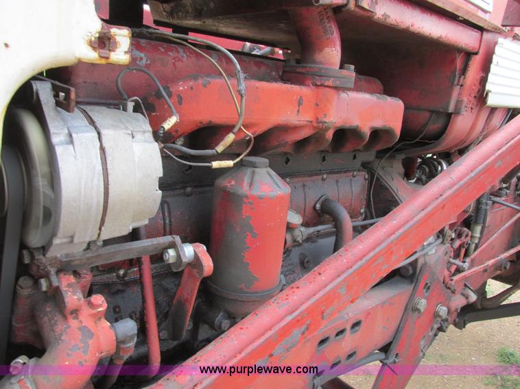 image for item I2519 Farmall 560 tractor