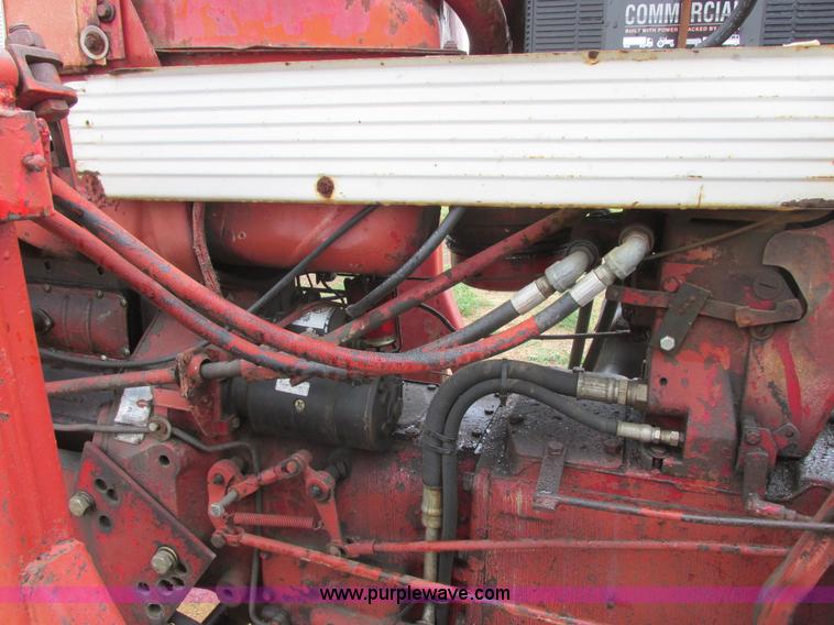 image for item I2519 Farmall 560 tractor