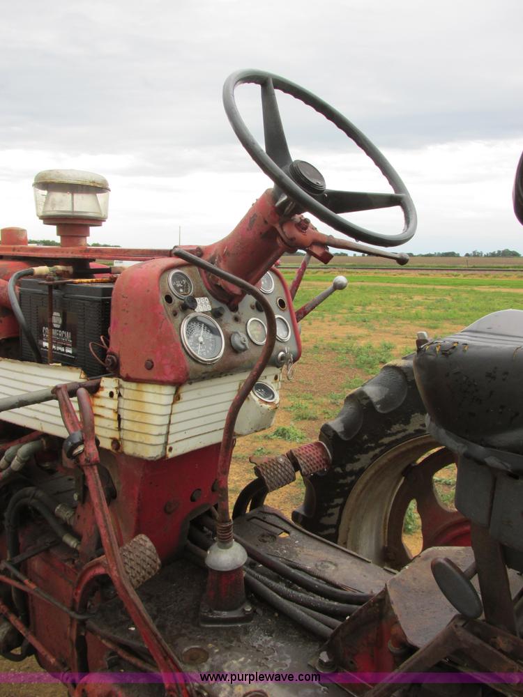 image for item I2519 Farmall 560 tractor