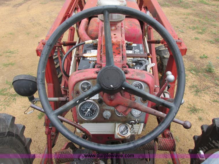 image for item I2519 Farmall 560 tractor