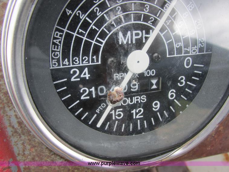 image for item I2519 Farmall 560 tractor