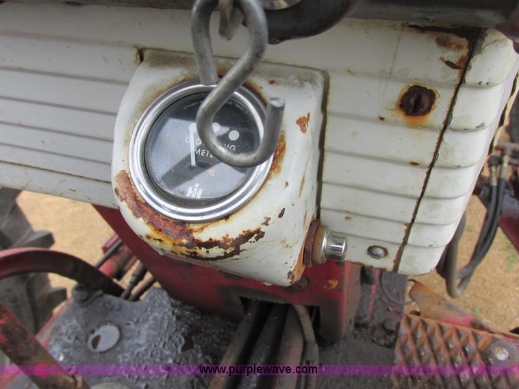 image for item I2519 Farmall 560 tractor