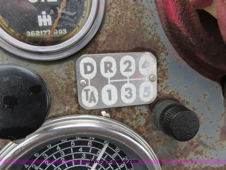 image for item I2519 Farmall 560 tractor