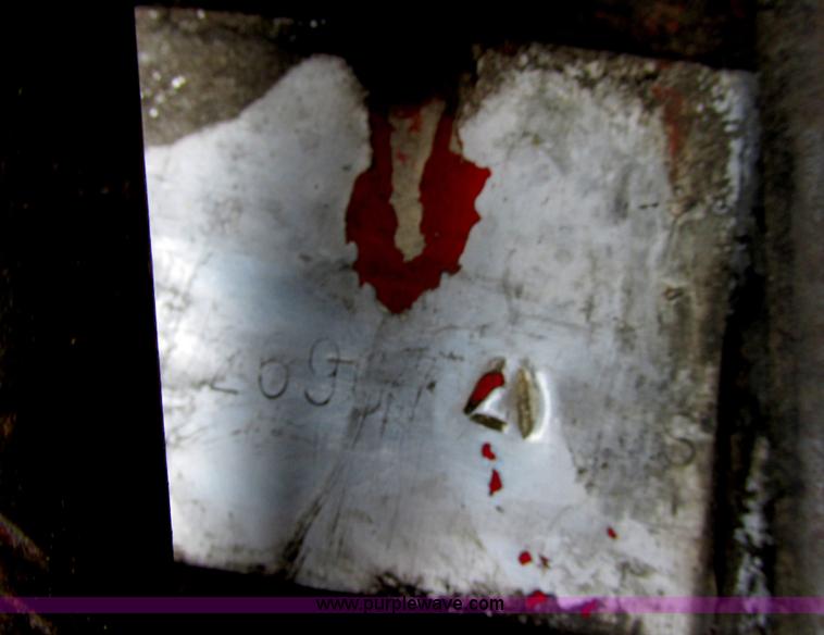 image for item I2519 Farmall 560 tractor