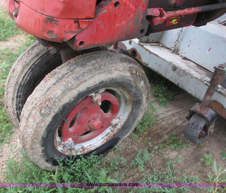 image for item I2520 International C tractor