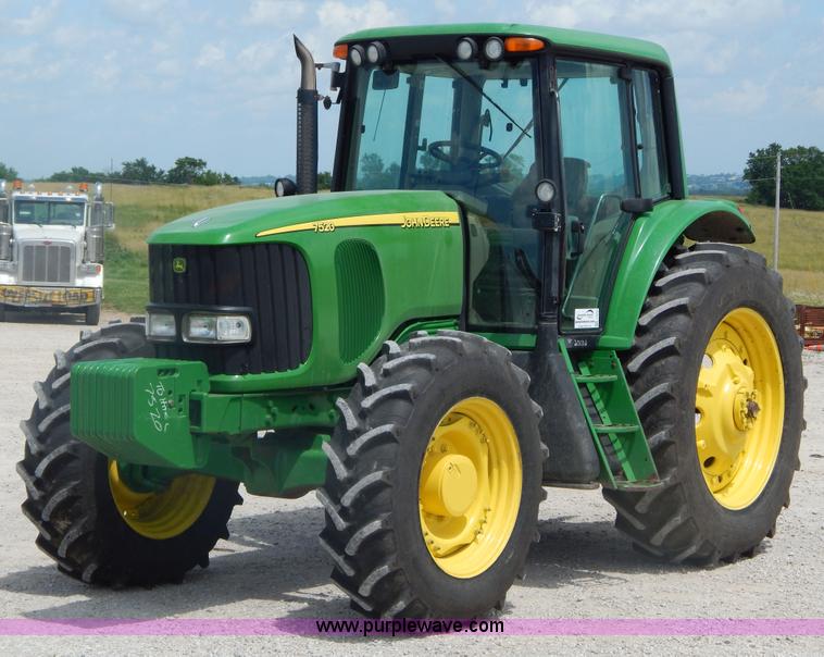 image for item I4678 2005 John Deere 7520 tractor