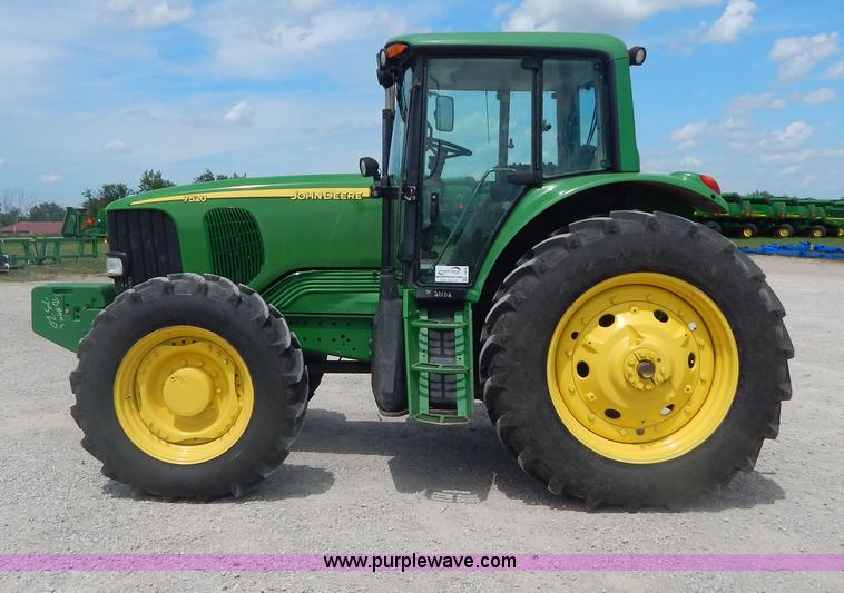 image for item I4678 2005 John Deere 7520 tractor