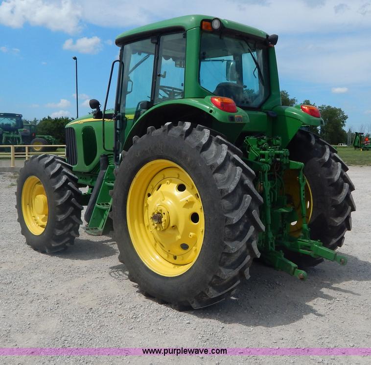 image for item I4678 2005 John Deere 7520 tractor