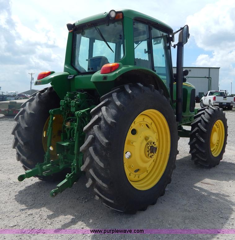 image for item I4678 2005 John Deere 7520 tractor