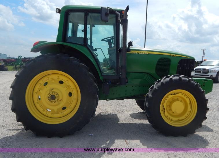 image for item I4678 2005 John Deere 7520 tractor