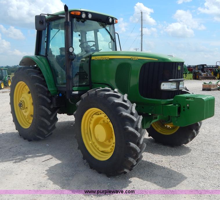 image for item I4678 2005 John Deere 7520 tractor