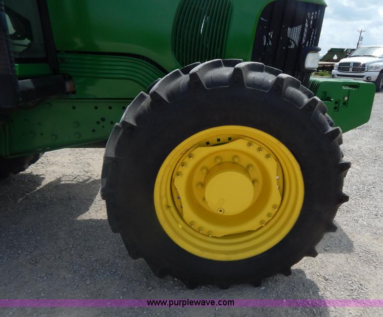 image for item I4678 2005 John Deere 7520 tractor