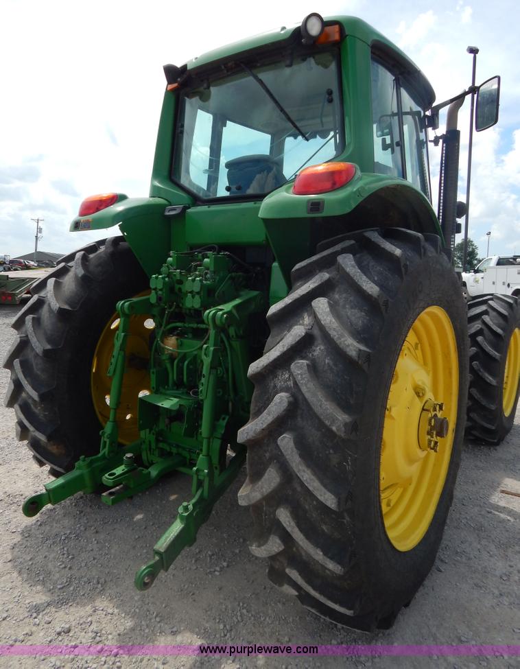 image for item I4678 2005 John Deere 7520 tractor
