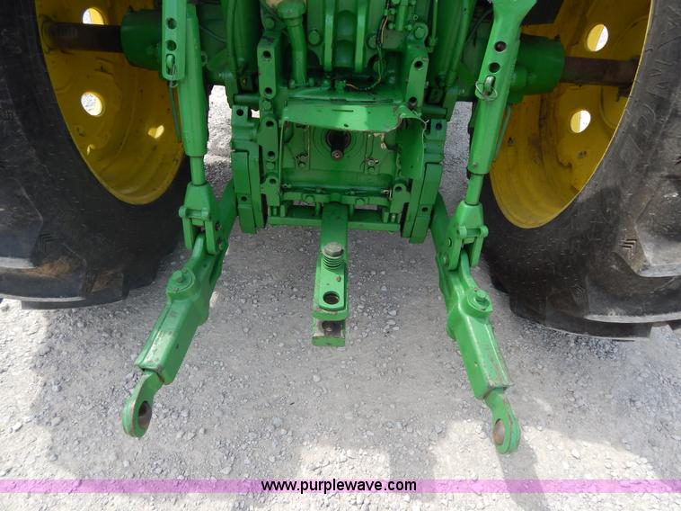 image for item I4678 2005 John Deere 7520 tractor
